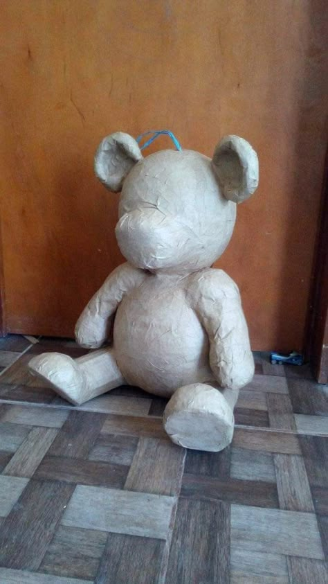 Paper Mache Teddy Bear, Paper Mache Ideas Creative, Paper Mache Easy, Paper Mache Bear, Cute Paper Mache, Paper Mache Pinata, Paper Mache Paste, Piñata Ideas, Paper Mache Animals