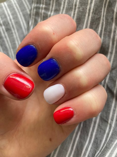 Fourth Of July Nails Solid Colors, 4th Of July Dipped Nails, Red White And Blue Dip Nails, Red White And Blue Nails Simple, 4th Of July Dip Nails, Diy 4th Of July Nails, Red Blue Nails, 4th Of July Gel Nails, Labor Day Nails