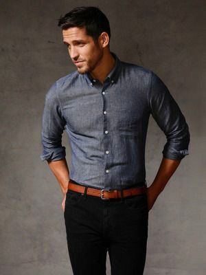 Chambray is the perfect material for summertime or for layering because of its lightweight quality. Be inspired by the chambray and denim shirts collection. Business Casual Black, American Crew, Mens Style Guide, Herren Outfit, Sharp Dressed Man, Mode Masculine, Business Casual Men, Tailored Suits, Well Dressed Men