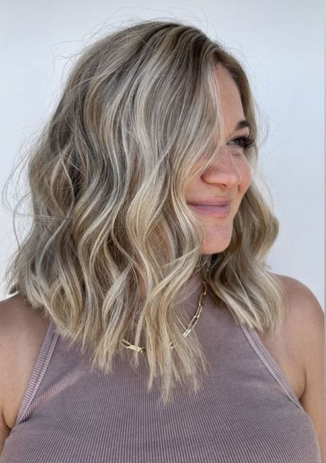 Medium Length Ashy Blonde Hair, Natural Blonde Highlights And Lowlights, Dimensional Short Blonde Hair, Mom Blonde Hair, Short Hair With Babylights, Partial Blonde, Mini Highlights Hair Blonde, Blonde Highlights On Dirty Blonde Hair Medium Length, Fall Hair Color For Blondes 2023