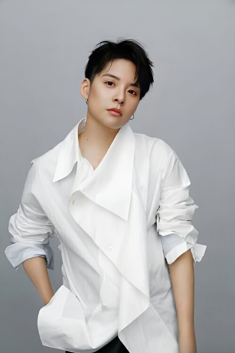 Handsome Short Hair Women, Amber Liu Haircut, Fx Amber, Amber Lui, Amber Wallpaper, Guy Haircuts, Amber J Liu, Amber Liu, Androgynous Look