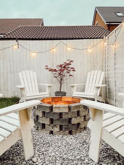 Tiny Backyard Fire Pit Ideas, Fire Pit Ideas Backyard Rental, Diy Small Fire Pit Ideas, Small Fire Pit Area Diy, Backyard Rental House Ideas, Small Fire Pit Ideas Backyard, Airbnb Backyard Ideas, Fire Pit Small Backyard, Diy Fire Pit Ideas Cheap Simple