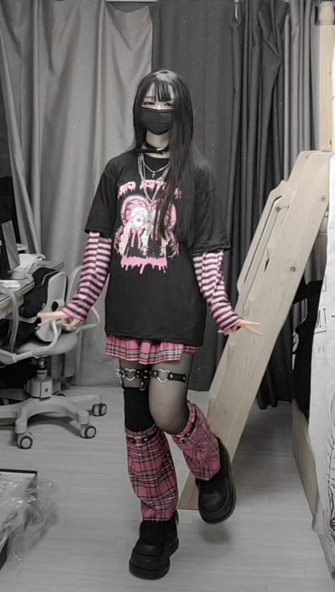 Emo Core Aesthetic Outfits, Harajuku Goth Outfit Ideas, Edgy Kawaii Outfits, 2020 Style Alt, Alt Core Outfits, Alt Style Clothing, Pink Goth Outfits Pastel Grunge, Pink Emo Clothes, Kawaii Emo Outfits