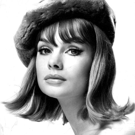 Jean Shrimpton 1960s Photos - Best Jean Shrimpton Style Jean Shrimpton 1960s, 1960 Hairstyles, 60s Models, Shoulder Length Hairstyles, 1960s Hair, Jean Shrimpton, Look Retro, Medium Length Hair, Winged Eyeliner