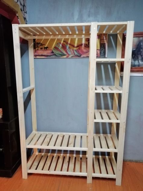 Wood Clothing Rack, Pallet Closet, Wooden Clothes Rack, Woodworking Projects Table, Palette Furniture, Store Shelves Design, Diy Loft Bed, Sofa Design Wood, Wood Table Diy