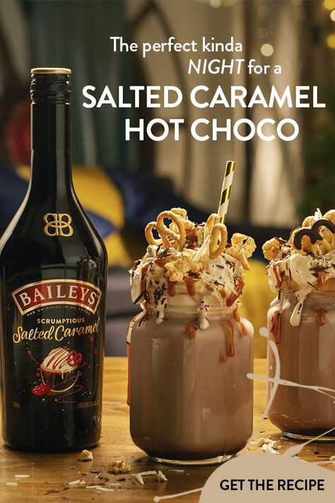 Salted Caramel Baileys, Caramel Hot Chocolate Recipe, Baileys Salted Caramel, Baileys Recipes Drinks, Caramel Cocktail, Alcohol Chocolate, Hot Chocolate Powder, Caramel Hot Chocolate, Salted Caramel Recipes