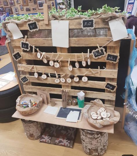 YR Class on Instagram: “Inspiration for a quality environment” Pallets In Classroom, Palette Ideas Eyfs, Early Years Pallet Ideas, Kindy Classroom Ideas, Eyfs Indoor Areas, Natural Early Years Classroom, Pallets In The Classroom, Classroom Pallet Ideas, Pallet Classroom Ideas