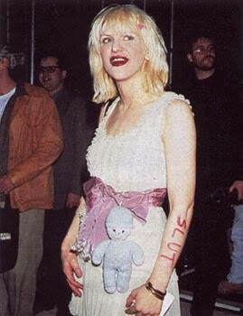 courtney love Courtney Love Fashion, Courtney Love 90s, Hole Band, Courtney Love Hole, Girl Empowerment, 90s Fashion Grunge, Fashion 90s, Riot Grrrl, Courtney Love