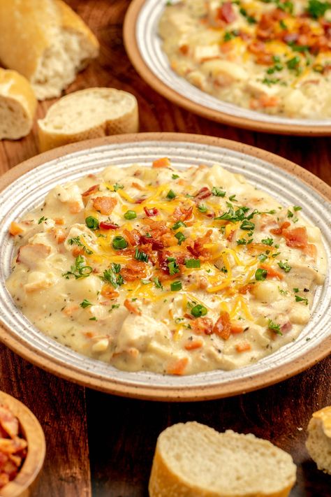 Creamy Chicken and Potato Soup Soup With Chicken And Potatoes, Fall Chicken Soup, Red Potato Soup Recipes, Creamy Chicken And Potato Soup, Chicken Potato Chowder, Creamy Chicken Potato Soup, Soup Dutch Oven, Potato Chicken Soup, Soups Winter