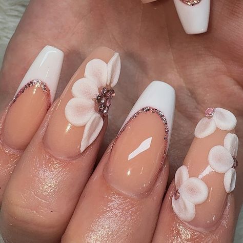 3d acrylic flower french tip nails 🌸🤍 acrylic fill w/ nail art done on @kennedydav1s_ <3 @youngnailsinc - cover pink - speed white @dndgel @dndgel.europe - dc 056 white chalk - dc 212 cute pink platinum #3dflowernails #3dflower #3dflowers #3dflowernailsart #3dacrylicflowers #3dacrylicnailart #boujeenails #promnailinspo #weddingnailinspo #whitenails #whitenailsdesign #nails #nailsnailsnails #nailsofinstagram #nailsart #nailstagram #nailinspiration #nailinspo #acrylicnailinspo #showscratc... Flower French Tip Nails, Flower French Tip, 3d Acrylic Nails, Neutral Nail, 3d Flower Nails, Acrylic Flower, White Ombre, Tip Nails, White Chalk