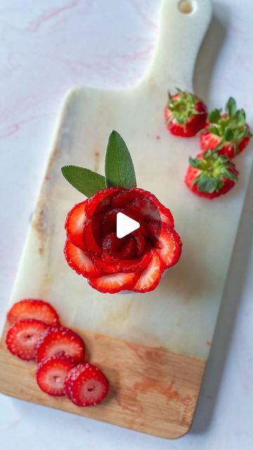 Emily Love Leserman on Instagram: "🍓HOW TO MAKE: strawberry roses 🍓⁣ ⁣ it’s met gala Monday, and I wanted to make a sleeping beauty rose to celebrate the biggest night: “the garden of time” ⁣ I first saw these gorgeous strawberry roses on @wildsaltstudio page and they took my breath away, and I had to do it myself!  I imagine these on a fruit board, grazing table, or even frozen in a margarita!" How To Make Strawberry Roses, Rose Themed Food, Rose Charcuterie Board, Rose Strawberries, Chacuterie Board, Strawberry Snacks, Rose Strawberry, Fruit Board, Strawberry Rose