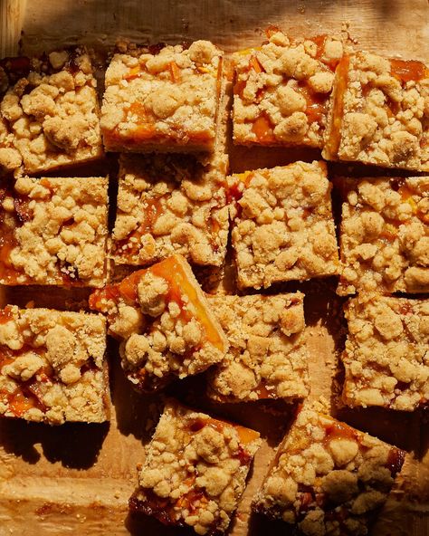 Peach Bars, Peach Cobbler Bars, Peach Crumble Bars, Peach Crumble, Crumble Bars, Peach Pie, Baking Company, Baking Project, Stone Fruit