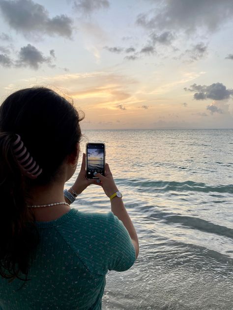 taking pictures by the sunset Taking A Picture Of The Sunset, Picture Of Someone Taking A Picture, Taking Picture Of Sunset, Beach Instagram Pictures, Beach Instagram, Taking A Picture, Beach Pictures Poses, Insta Ideas, Pictures Poses