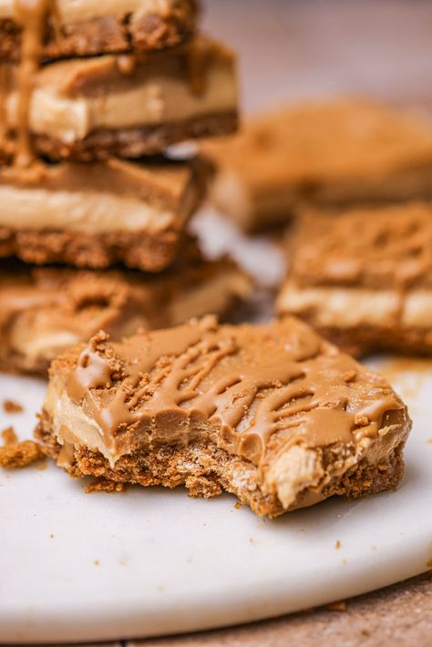 Easy Biscoff cookie butter bar recipe Biscoff Fudge, Cookie Butter Bars, Butter Bars Recipe, Speculoos Cookie Butter, Biscoff Recipes, The Perfect Cookie, Biscoff Cookie Butter, Food Making, Butter Bar