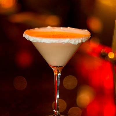 Carrot Cake Martini @keyingredient #cake #cheese Cake Martini Recipe, Cake Martini, Cinnamon Schnapps, Holiday Cocktail Recipes, Whipped Vodka, Easter Cocktails, Coco Lopez, Martini Recipe, Vanilla Vodka