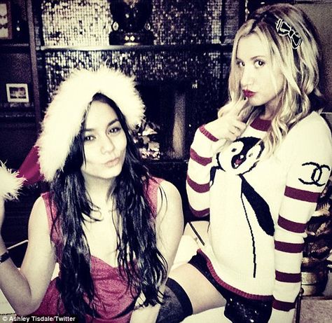 'Santa's little helpers!' --> first I was all like Cute!! Then I was like,"isn't Ashley Tisdale Jewish??" Hey no complaints here haha Vanessa Hudgens And Austin Butler, Stella Hudgens, Ashley Michelle, Pics Of Celebrities, Vanessa Hudgens Style, Troy Bolton, 2000s Girl, Love Pics, Cuffing Season