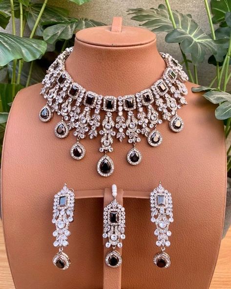 Zircon jarao Necklace set Rs 6700 only. #necklaceset #zircon #necklace #earings #teeka #stonejewellery #kundanjewellery #bridaljewellery #zirconjewellery #hyderabadijewellery #traditionaljewellery #casualjewellery #casualwear #fatimajewels #karachi #lahore #islamabad #pakistan #uk #usa #uae #saudiarabia #partywear #bridalwear #jewellery #jewellerylovers #weddingseason #jewelsbyfatimakhan Crispy Snacks, Stone Necklace Set, Womens Jewellery, Elegant Jewellery, Stones Necklace, Zircon Necklace, Islamabad Pakistan, Bollywood Style, Jewellery Set