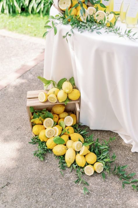 Kimberly and Alan’s Romantic Modern Wedding at Villa Eva in Ravello, Italy - Bespoke-Bride: Wedding Blog Italian Wedding Ideas Decorations, Green Lemon Aesthetic, Limoncello Bar, Lemon Wedding Decor, Lemon Bouquet, Wedding Lemon, Lemon Themed Wedding, Romantic Modern Wedding, Italian Villa Wedding