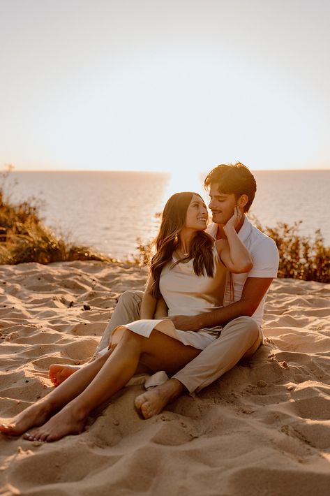 Pictures At The Beach With Boyfriend, Engagement Photos At Beach Sunsets, Hawaii Engagement Pictures Oahu, Beach Pictures Poses Couples Engagement Photography, Beach Engagement Photo Outfit Ideas, Hawaii Beach Couple Photos, Couples Sunrise Beach Photos, Engagement Shoot At The Beach, Beach Anniversary Photoshoot