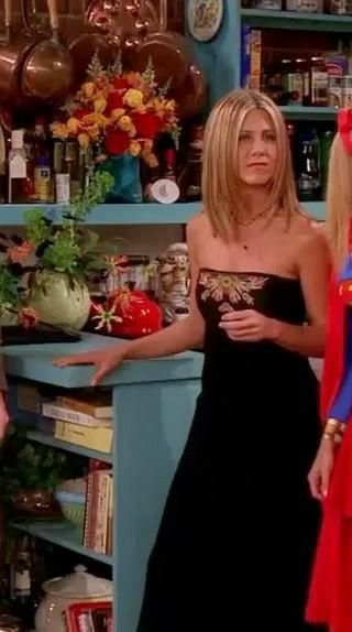 Jennifer Aniston🌷0 📌 ✝📖💒✝ SABBATH SATURDAY CHRISTIAN Rachel Green Black Dress, Rachel In Friends, Estilo Rachel Green, 90s Television, Rachel Hair, Rachel Green Style, Tube Maxi Dress, Friends Outfits, Rachel Green Outfits