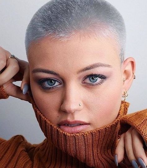 Buzz Cut Women, Buzz Cut Hairstyles, Buzzed Hair, Girls Short Haircuts, Stylish Short Haircuts, Very Short Haircuts, Bald Hair, Super Short Hair, Best Short Haircuts