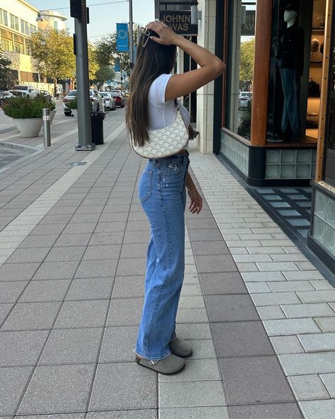 High Raised Jeans Outfit, 90s Relaxed Jeans Outfit, Relaxed Jeans Outfit, Boot Cut Jeans Outfit, 90s Jeans Outfit, 90s Relaxed Jeans, High Rise 90s Relaxed Jean, Bootcut Jeans Outfit, Jean Fits