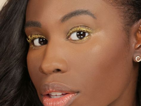 Gilded Mascara Is The Coolest Way To Instantly Brighten Your Eyes  http://www.refinery29.com/gold-eyelashes-eyeliner-tutorial?utm_source=feed&utm_medium=rss Gold Eyelashes, Gold Mascara, Eyes Liner, Light Pink Eyeshadow, Brighten Eyes, Gold Eye Makeup Tutorial, Pink Eyeshadow Palette, Gold Eye Makeup, Budget Beauty