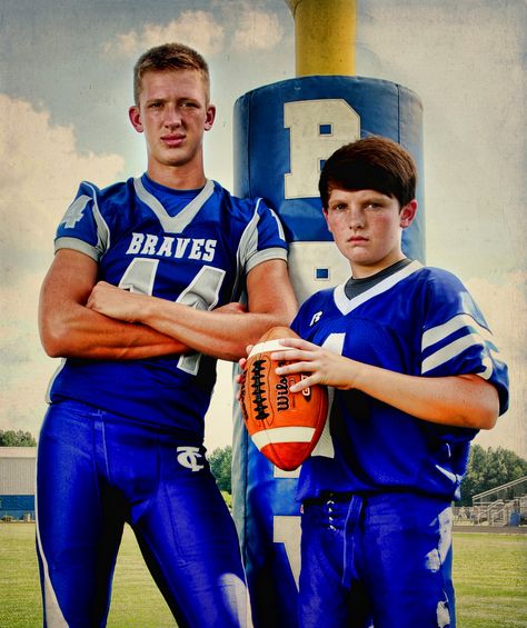 brothers sports football portrait high school Football Brothers Photography, Brother Football Pictures, Brothers Football Picture Ideas, Brothers Photoshoot, Football Portraits, Sports Team Photography, Sports Poses, Football Senior Pictures, Cheer Photography