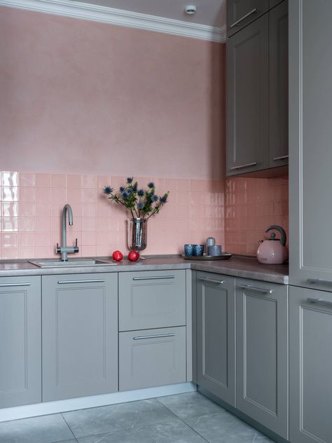 Pink Kitchen Backsplash, Pale Pink Kitchen, Pink And Grey Kitchen, Pink Kitchen Walls, Easy Kitchen Backsplash, Small Kitchen Appliance Storage, Fusion Kitchen, Light Grey Kitchen Cabinets, Backsplash Tile Design