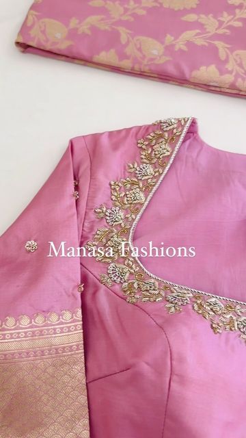 Gadwal Gap Border Sarees, High Neck Maggam Work Blouse Designs, Georgette Sarees Blouse Designs, Marriage Blouses, Ghagra Design, Gold Blouse Designs, Wedding Blouses, Appliqué Work, Green Blouse Designs