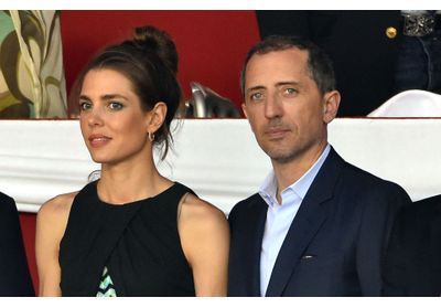 Une histoire d'amour digne d'un conte de fées. En 2011, Charlotte Casiraghi, la fille de Caroline de Monaco, entame une relation avec l'humoriste Gad Elmaleh. De leur union naîtra un petit garçon, Raphaël, aujourd'hui âgé de 8 ans. Le couple se sépar... Lire la suite de l'article sur Elle.fr Charlotte Casiraghi Style, Charlotte Casiraghi, Prince Albert, Monaco, Collage, Stars, Pins, Capoeira