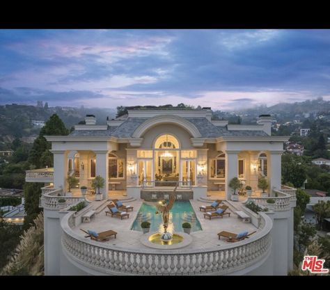 Beverly Hills Real Estate, Mansion Exterior, Luxury Houses Mansions, Beverly Hills Houses, Dream Mansion, Luxury Pools, Londonderry, Grand Homes, Mansions Luxury