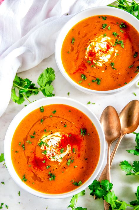 Carrot Coriander Soup - A delicious, healthy, warm you up (vegan!) soup with carrots, potatoes, a little apple, and fresh coriander (cilantro) made in just 20 minutes! From aberdeenskitchen.com #carrot #coriander #soup #autumn #fall #winter #vegan #glutenfree #vegetarian #healthy #30minute #dinner #onepot #comfort #food #recipe Soup Autumn, Soup With Carrots, Carrot And Coriander Soup, Coriander Soup, Soup Ideas, Carrots Potatoes, Work Food, Vegetarian Nutrition, Weekday Dinner