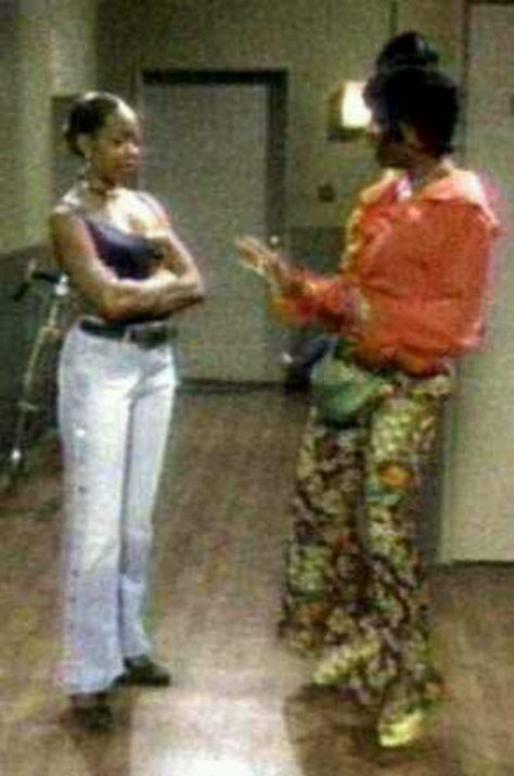 MARTIN LAWRENCE TV SHOW SHENENEH AND PAM IN THE HALLWAY. GOING AT IT, AS USUAL. Martin Pam Outfits, Pam Martin Show Outfits, Pam From Martin Outfits, Pam From Martin, Martin Tv Show Fashion, Martin 90s Show, Martin Show 90s, Martin Lawrence Show, 90s Aesthetic Fashion