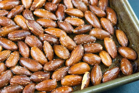 Roasted Salted Almonds - Way more cost effective and definitely tastier. Easiest recipe ever! Salted Almonds Recipe, Roasted Almonds Recipe, Salted Almonds, Almonds Recipe, How To Roast, Roasted Nuts, Candied Pecans, Roasted Almonds, Roast Recipes