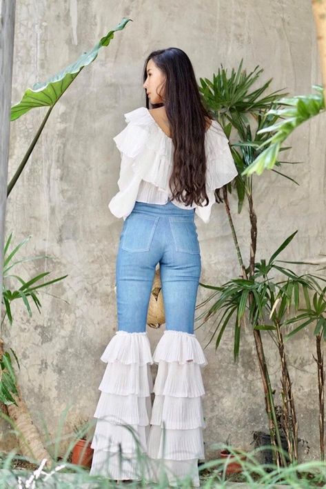 97d0145823aeb8ed80617be62e08bdccdesc42043360ri 70s Vintage Fashion, Knife Pleat, High Waist Denim, Pants Vintage, Jeans Diy, 70s Style, Bell Bottom Pants, Bell Bottom, Denim Outfit