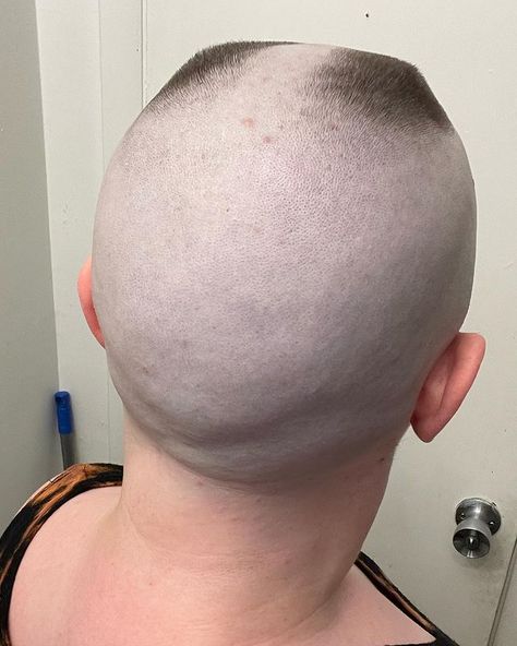 Horseshoe Flattop, High Skin Fade, Flat Top Haircut, Fade Cut, Shaved Head Women, Bald Women, Cut Her Hair, Bald Fade, Military Girl