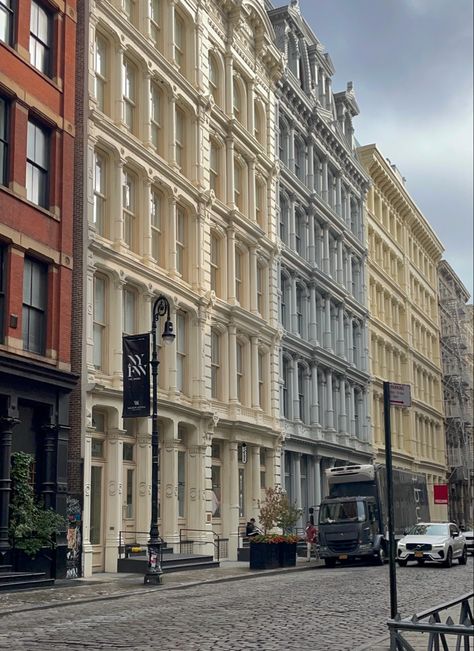 New York, city, SoHo New York Colour Palette, New York Loft Aesthetic, Soho Townhouse, Coffee Shop New York, Loft Aesthetic, New York Chic, Eloise At The Plaza, Soho Street, Soho Manhattan