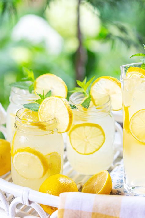 Old Fashioned Lemonade, Cocktails Made With Rum, Fun Party Drinks, Spiked Lemonade, Homemade Lemonade Recipes, Pineapple Cocktail, Lemonade Cocktail, Pineapple Rum, Fresh Lemonade