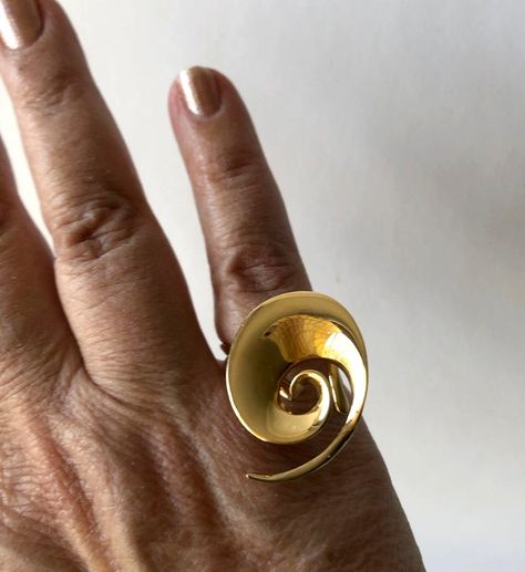 Rare Vivianna Torun for Georg Jensen 18 Karat Gold Danish Modernist Spiral Ring For Sale 2 Georg Jensen Ring, Georg Jensen Jewelry, Modernist Ring, Spiral Ring, Spiral Earrings, Big Rings, Georg Jensen, Chic Jewelry, Unusual Design