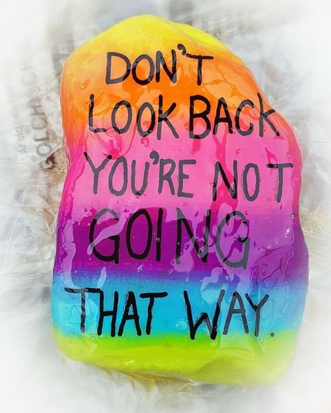 Pause Quotes, Rock Sayings, Rock Crafts Diy, Rock Quotes, Inspirational Rocks, Diy Rock Art, Stone Art Painting, Learn Watercolor, Painted Rocks Craft