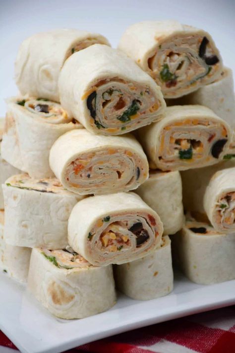 Mexican Tortilla Pinwheels - CheekyKitchen Mexican Pinwheels, Taco Pinwheels, Sweet Potato Veggie Burger, Fingerfood Baby, Taco Mexican, Mexican Tortilla, Tortilla Pinwheels, Pinwheel Sandwiches, Tortilla Rolls