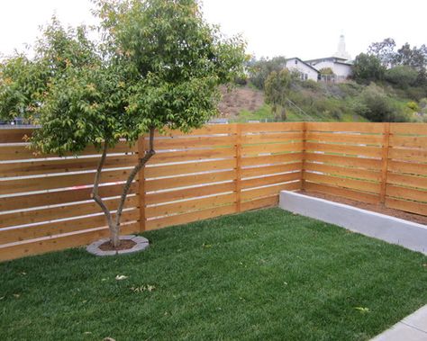 Mid Century Modern Garden, Privacy Fence Designs, Cheap Backyard, Horizontal Fence, Backyard Privacy, Front Yard Fence, Cedar Fence, Bamboo Fence, Modern Garden Design