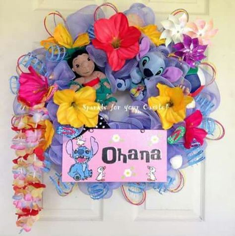 Hawaiian Wreath, Stitch Wreath, Disney Wreath, Stitch Party, Cute Ducklings, Fun Wreath, Lilo Y Stitch, Childs Room, Disney Party