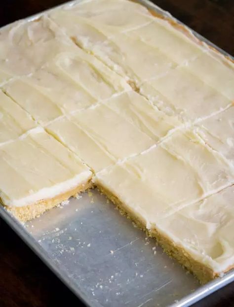 Irish Cream Cake, 12 Tomatoes Recipes, Sheet Cake Recipes, Sheet Cakes, 12 Tomatoes, Bon Appetite, Cake With Cream Cheese, Easter Dessert, Irish Cream