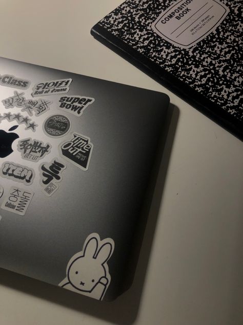 Stickers On Laptop Layout, Black Laptop Aesthetic, Laptop Stickers Aesthetic Ideas, Computer Stickers Aesthetic, Stickers Aesthetic Laptop, Stiker Laptop, Laptop Layout, Apple Laptop Stickers, Macbook Cover Stickers