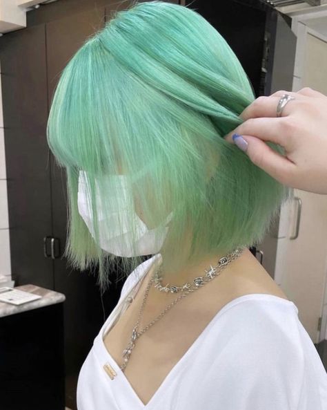 Mint Hair Aesthetic, Mint Green Hair Color, Green Hair Color Ideas, Light Green Hair, Pastel Green Hair, Green Bob, Green Hair Color, Hair Dye Shades, Mint Green Hair