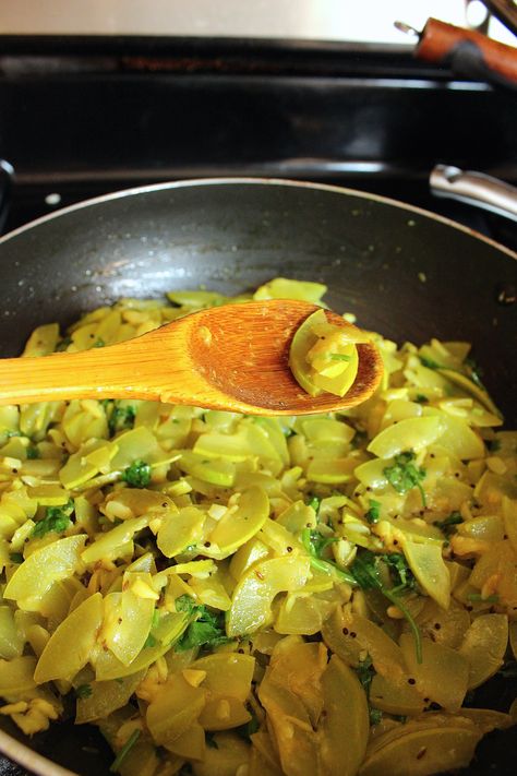 Calabash Recipes, Gourd Recipes, Calabash Gourd, Bottle Gourd, Bitter Gourd, Family Eating, Ground Turmeric, Seasoned Salt, High Water