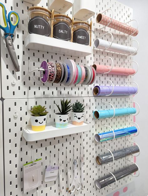 Cricut Organization using IKEA SKADIS Pegboard » MyMomCanCraft Ikea Skadis Cricut, Skådis Ikea Hack, Ikea Pegboard Craft Room, Cricut Pegboard Organization, Ikea Peg Board Ideas, Ikea Skadis Pegboard Ideas, Cricut Supply Organization, Ikea Skadis Hack, Skadis Ikea Ideas