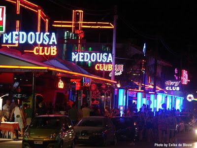 LAGANAS NIGHTLIFE – WHERE TO GO PARTYING AT NIGHT Lads Holiday, Zante Greece, Working Holiday, Zakynthos Greece, Purple Tips, Holiday Club, Greece Holiday, Twelfth Night, Creating Memories